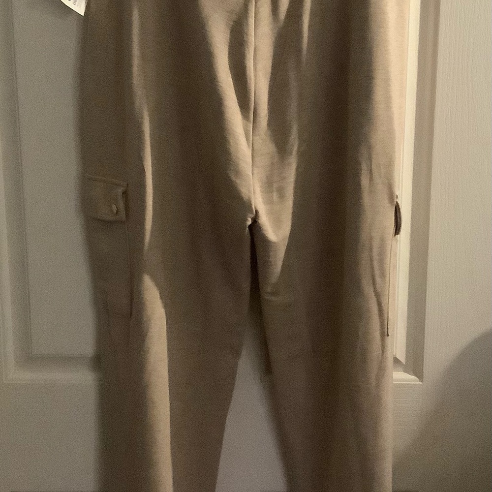 Capri pant set in beige by Calvin Klein, size XL. - Picture 9 of 16